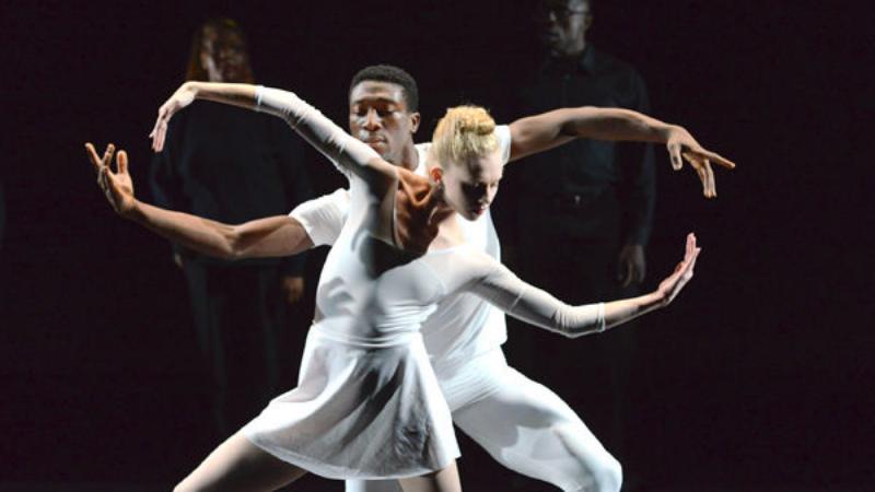 O Corpo como Instrumento de Expressão Erótica no Teatro